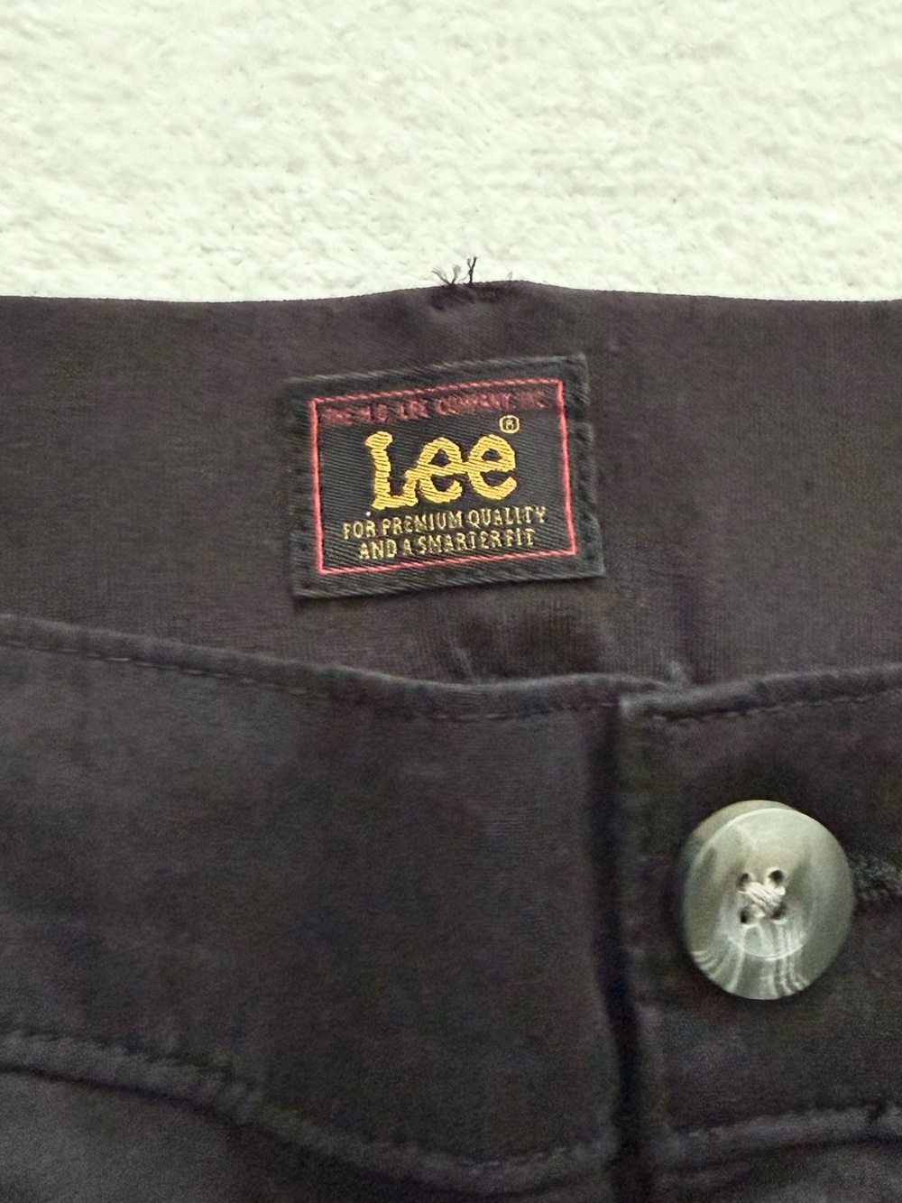 Lee Cargo Capris Women’s 22W Black Mid Rise Relaxed Fit Cotton Comfort NWT - Picture 3 of 8